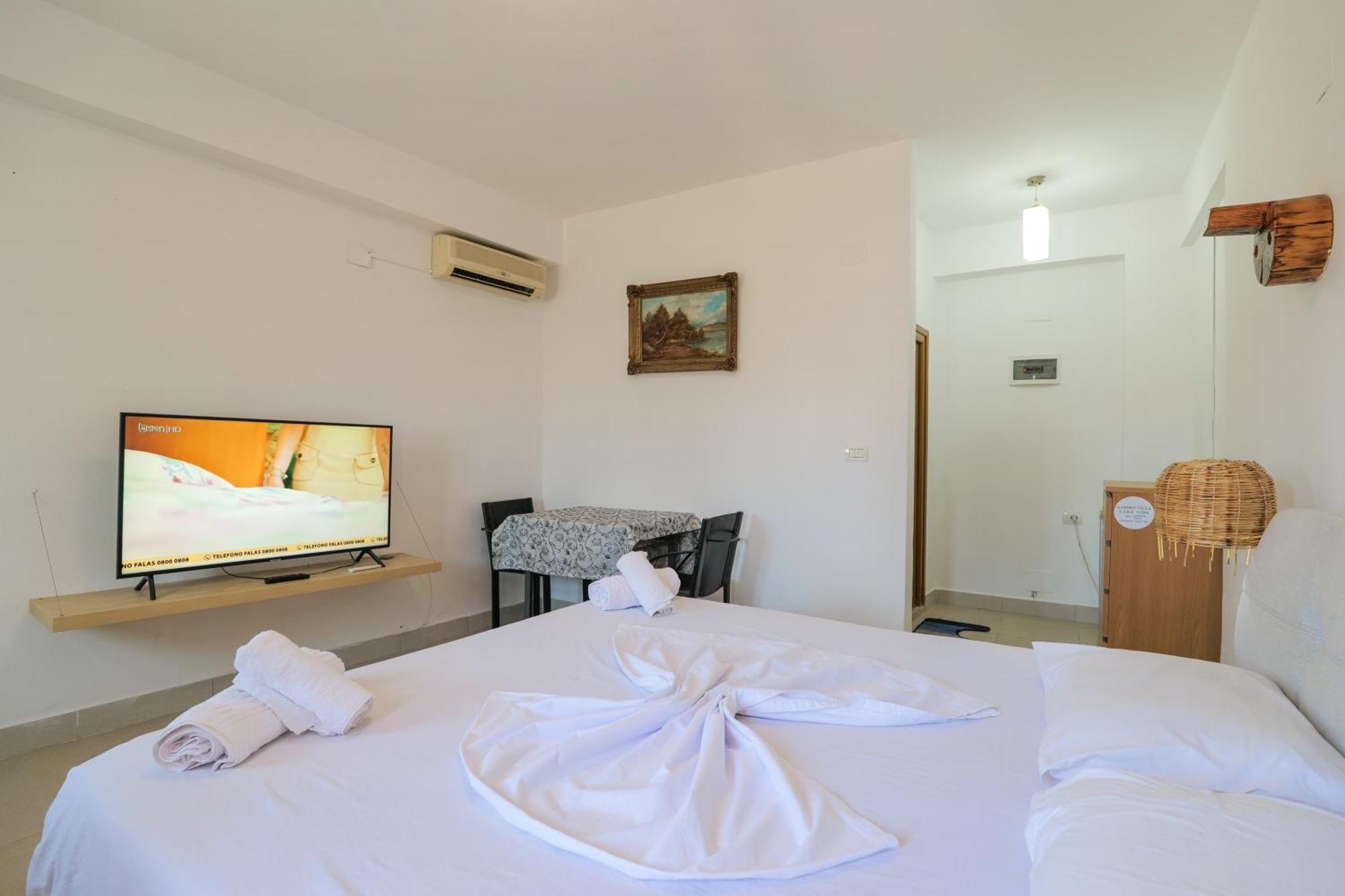 Garden Villa Lake Side & Glamping Ksamil Kültér fotó