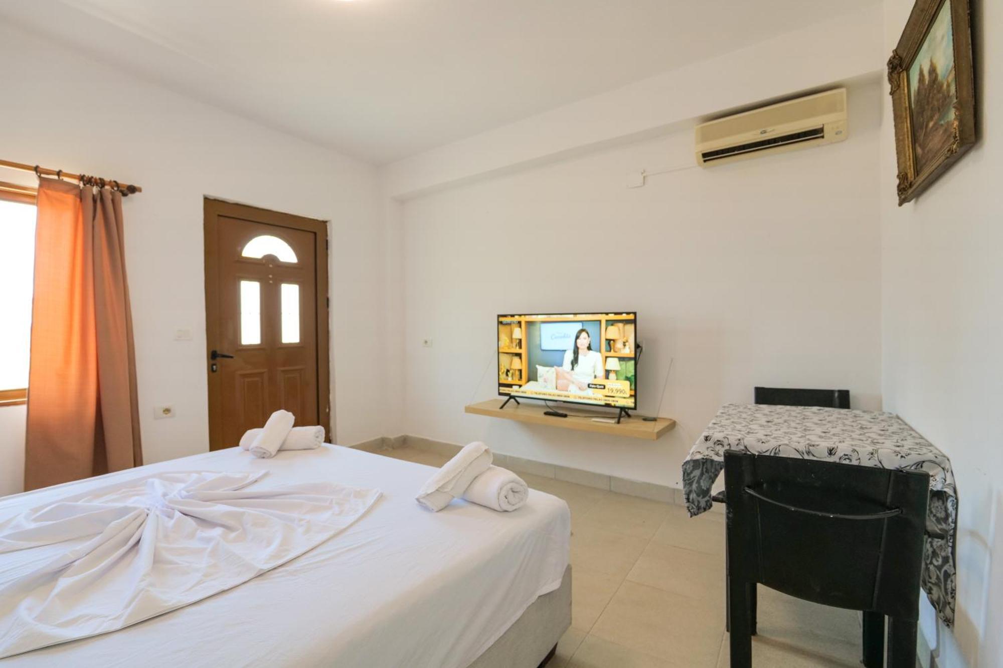 Garden Villa Lake Side & Glamping Ksamil Kültér fotó