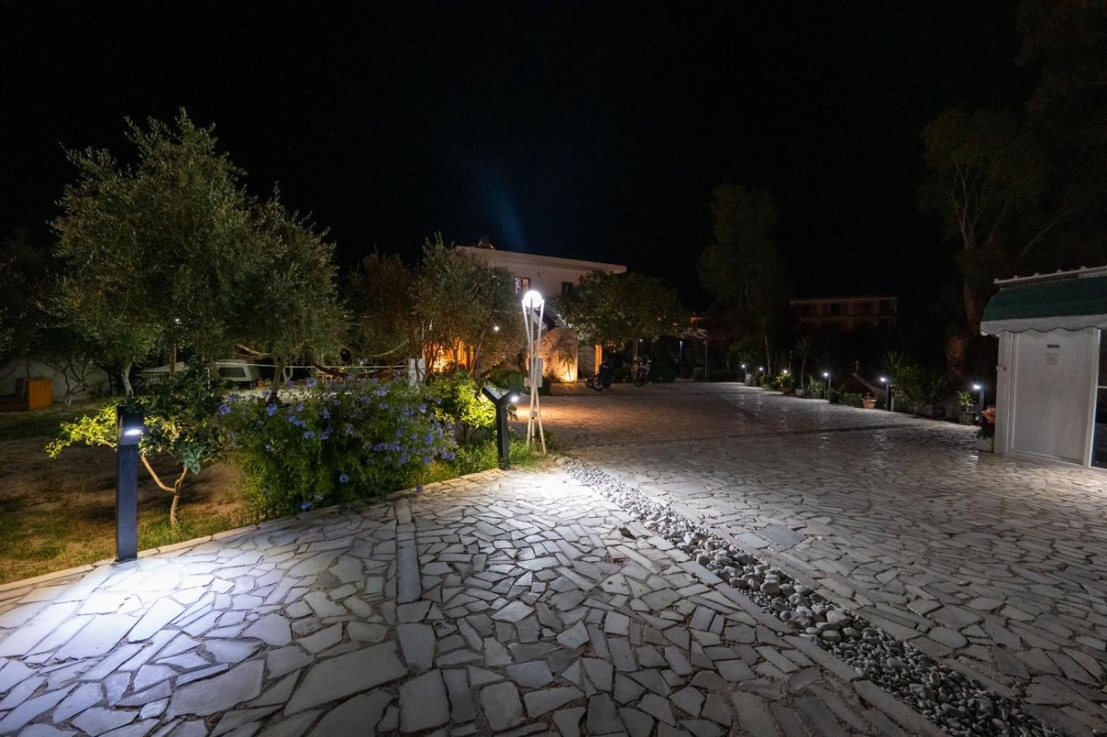 Garden Villa Lake Side & Glamping Ksamil Kültér fotó