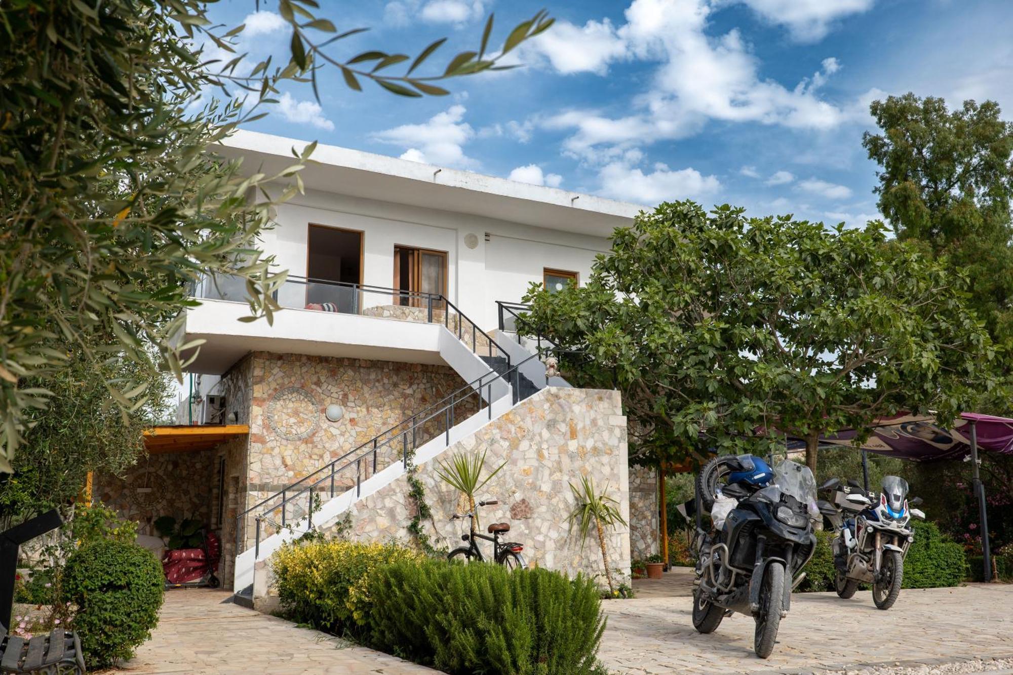 Garden Villa Lake Side & Glamping Ksamil Kültér fotó