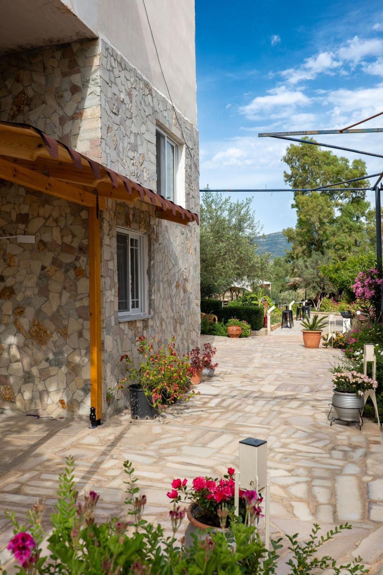 Garden Villa Lake Side & Glamping Ksamil Kültér fotó