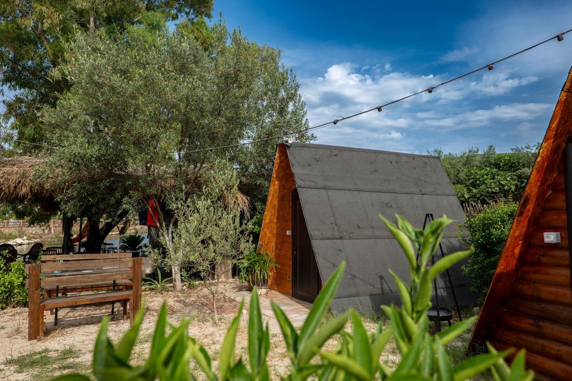 Garden Villa Lake Side & Glamping Ksamil Kültér fotó