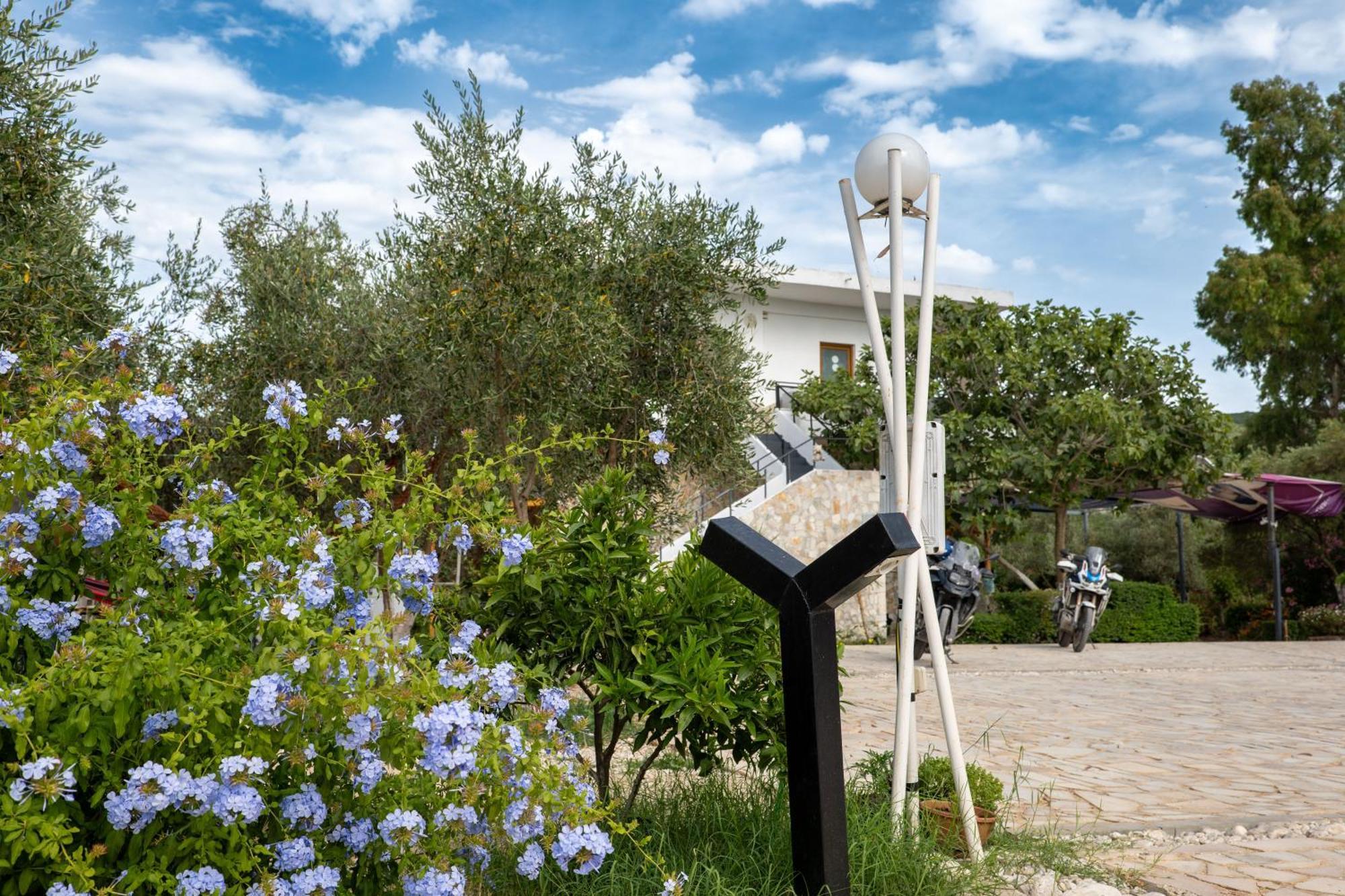Garden Villa Lake Side & Glamping Ksamil Kültér fotó